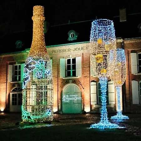 Suite Premium Le Figaro 1 Epernay Exterior photo